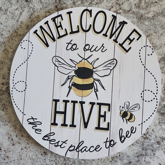 Bee Welcome Wall Decor Sign 'Mini' 🐝 - Picture 4 of 8